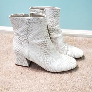 Steve Madden Womens Tarra Block Heel Squared Toe Ankle Boots Shoes BHFO 4707